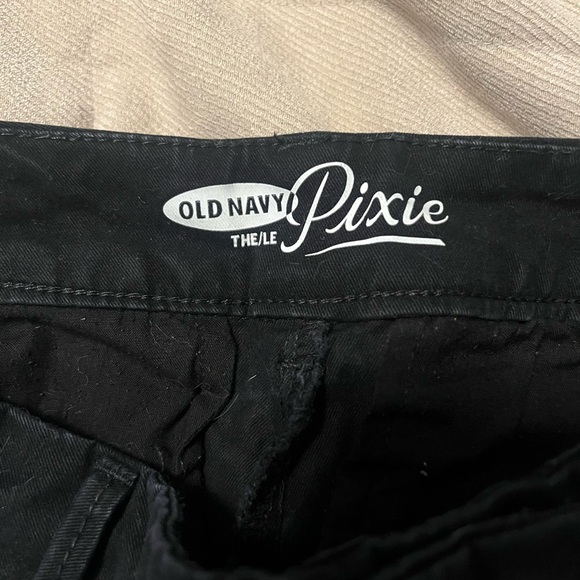 Old Navy Classic Black Shorts - Picture 3 of 4